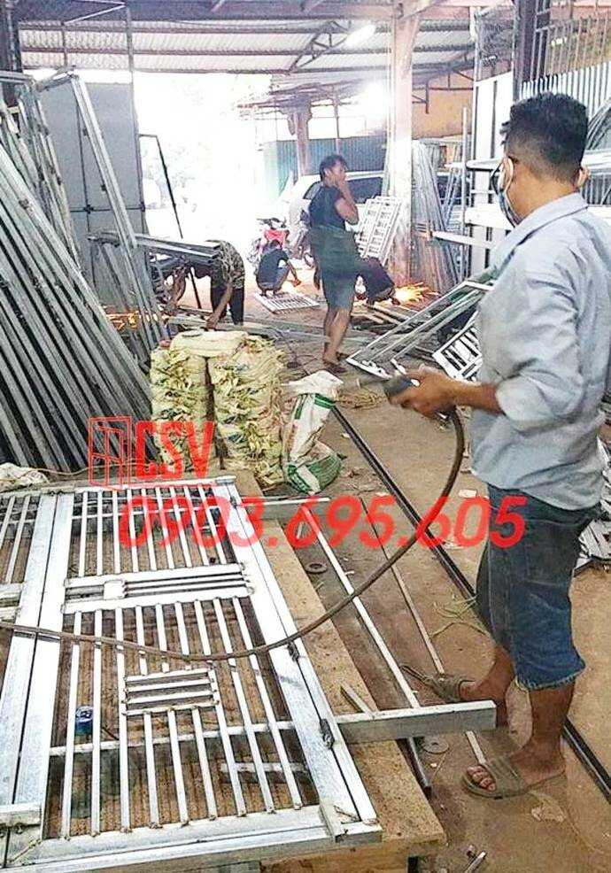 Mẫu cửa sắt chung cư - Cửa Sắt Việt 